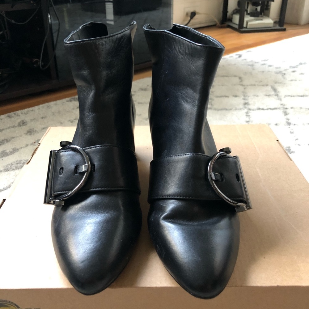 Leather boots with buckle detail